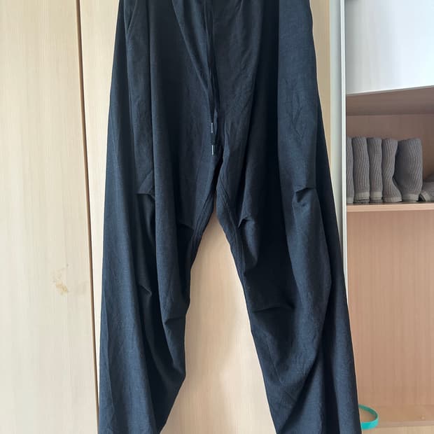 코모리 24ss 써머 울 니턱 팬츠 차콜 2사이즈