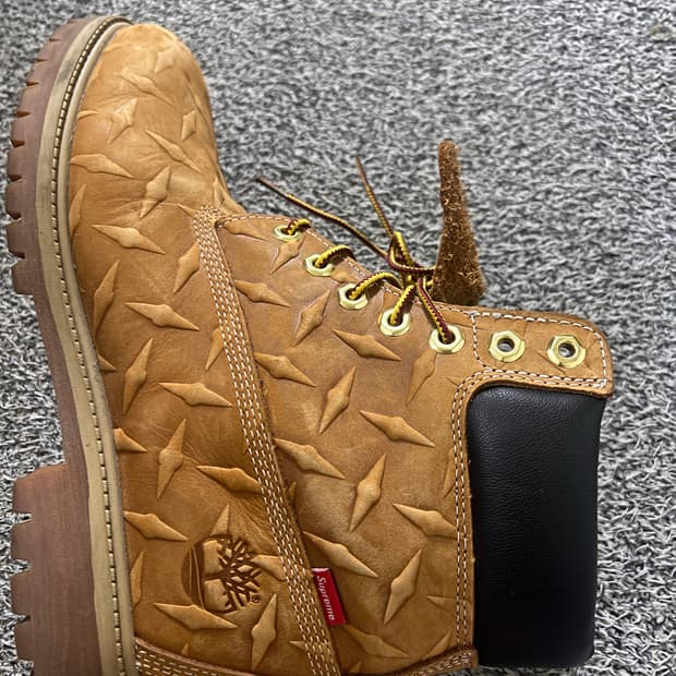 슈프림X팀버랜드 다이아몬드 6인치 부츠 판매합니다