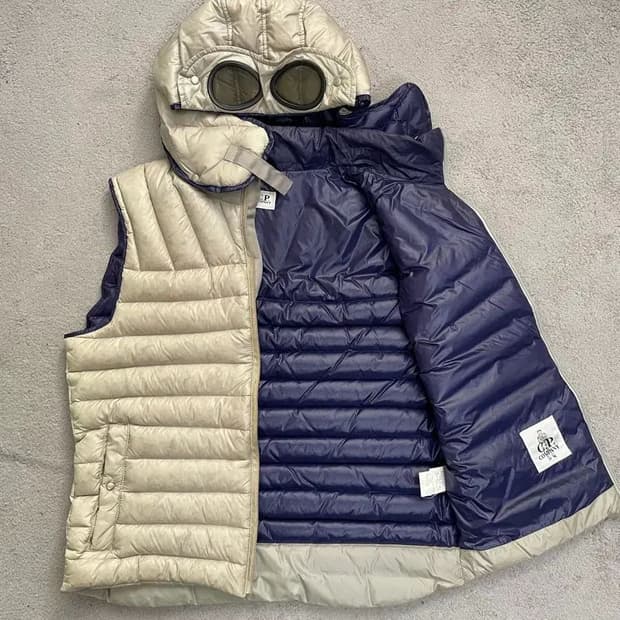 [L] CP컴퍼니 고글 후드 패딩 조끼 아이보리