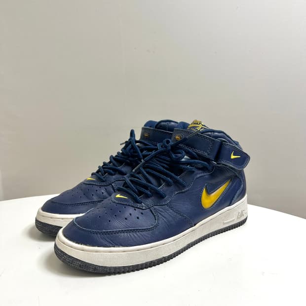 [270] 나이키 에어 포스 원 미드 남노 뽈록이