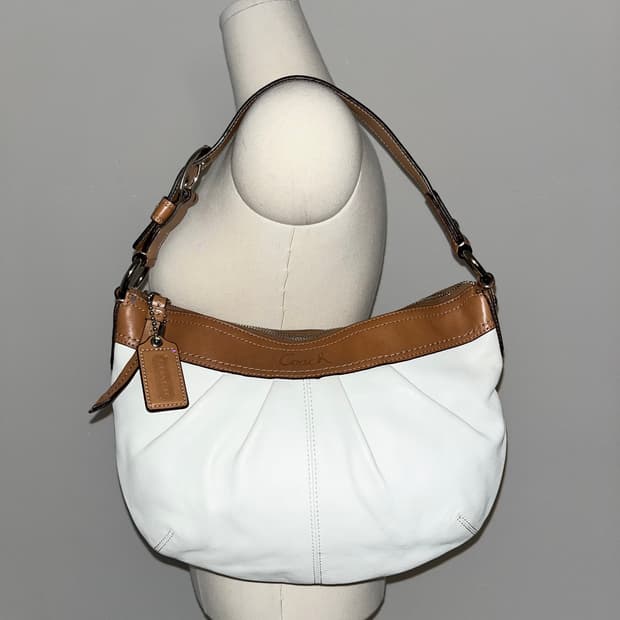 🎉SALE🎉 COACH White shoulder bag