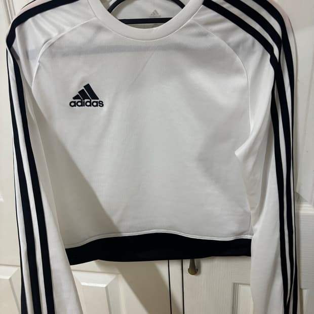 아디다스 흰검 크롭 롱슬리브