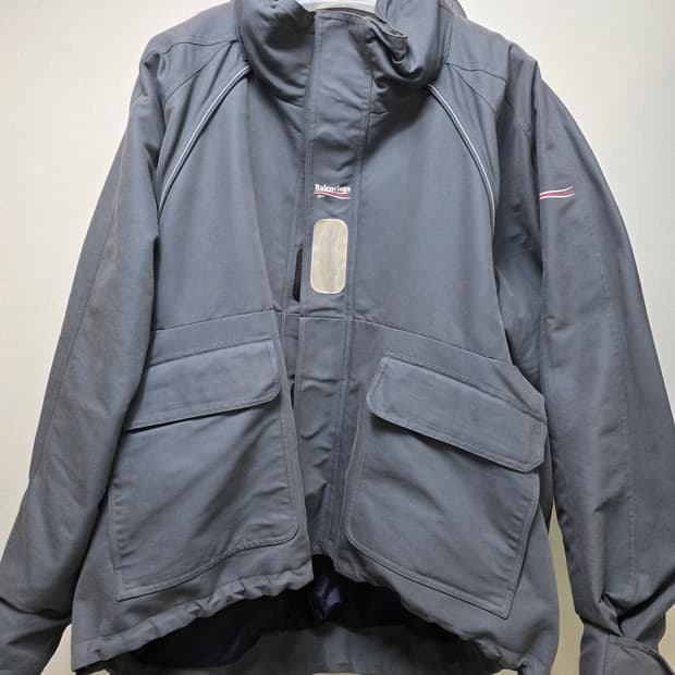 발렌시아가 오버핏 쉘파카 국내매장판