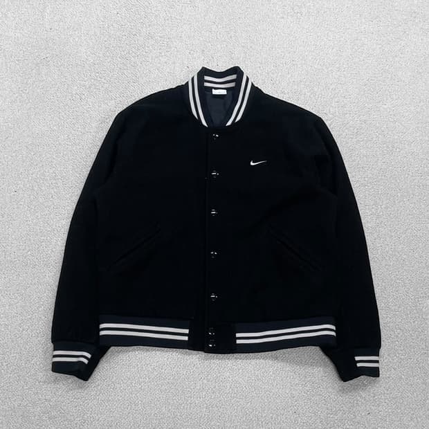 나이키 nsw 어센틱 스우시 바시티 자켓 블랙