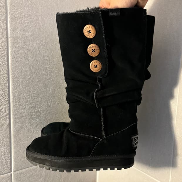 스케쳐스 스웨이드 버튼 부츠 