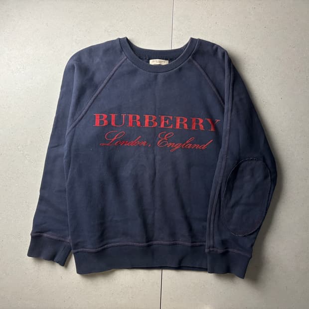 버버리 패치 맨투맨