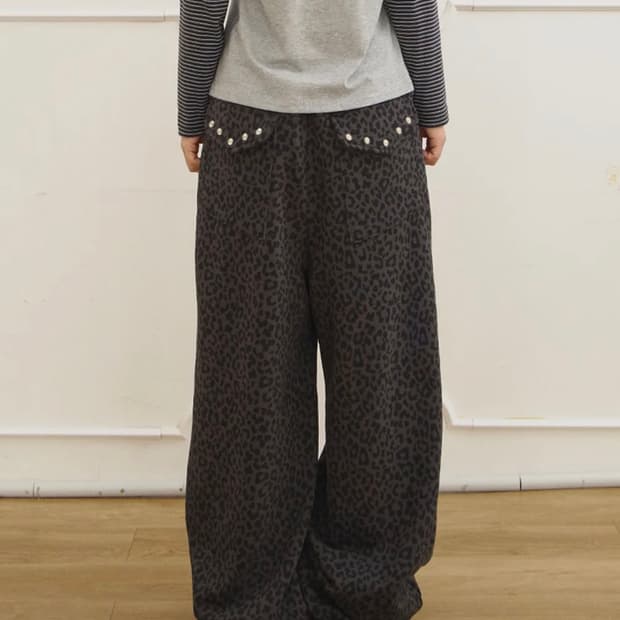 탄산마그네슘 스터드 스웻 팬츠 레오파드 차콜