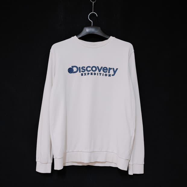 Discovery 디스커버리 화이트 실리콘로고 맨투맨