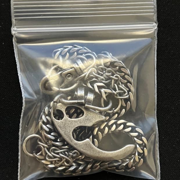 해칭룸 브로큰 에그 목걸이