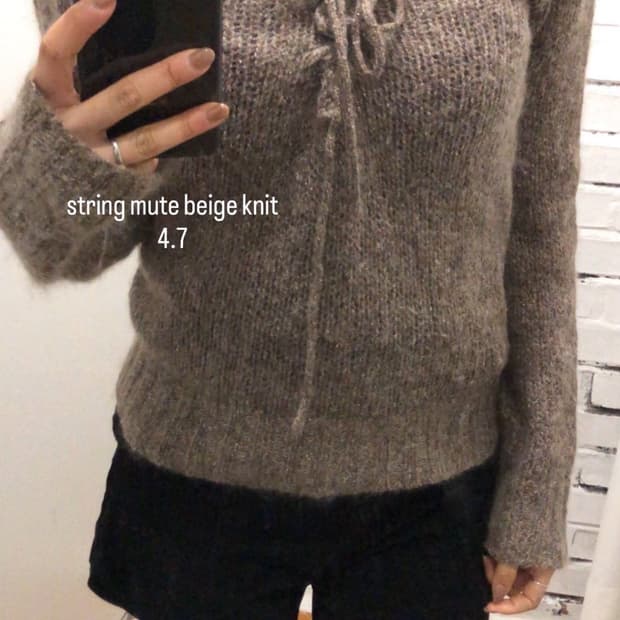 뮤트베이지 니트