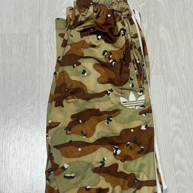 아디다스 카모 츄바