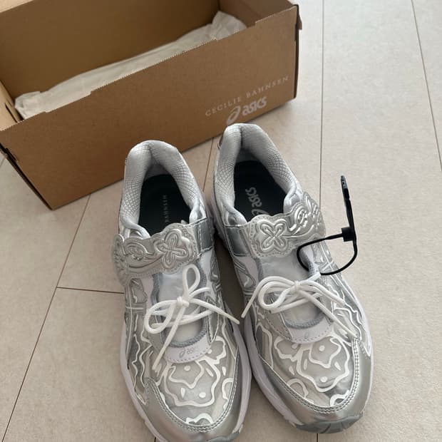 세실리에반센X아식스 GT2160 / 235