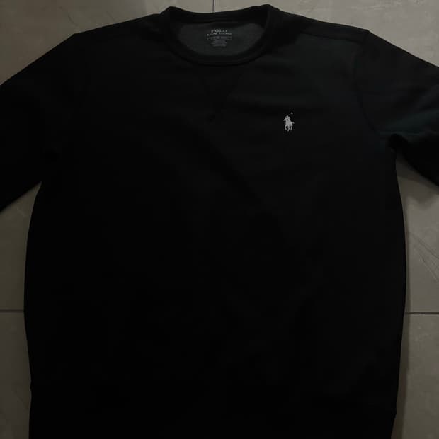 폴로 검정 맨투맨 