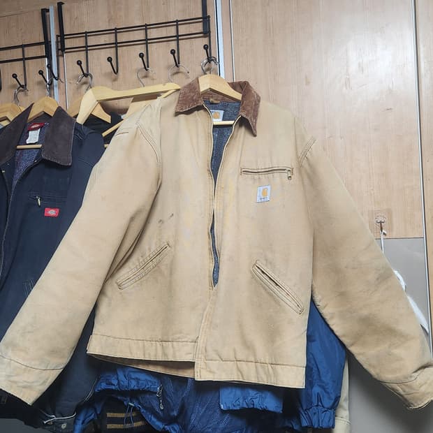 칼하트 j01 디트로이트 자켓