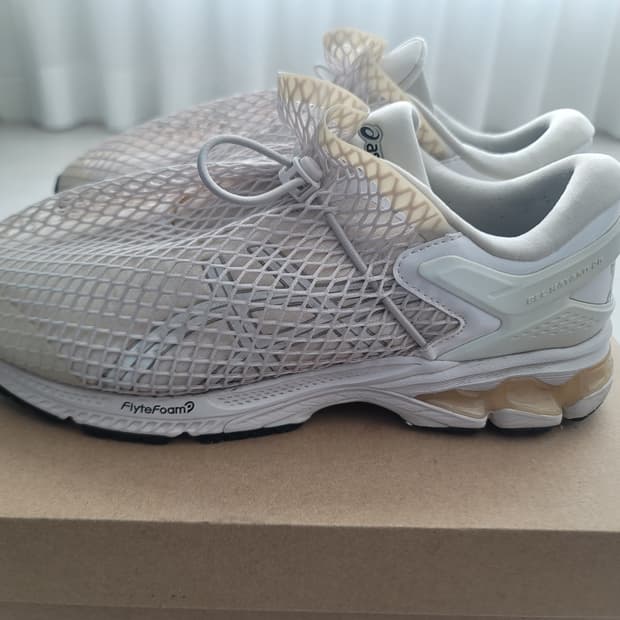 아식스 x 비비안 웨스트우드 젤 카야노 26 버치 화이트