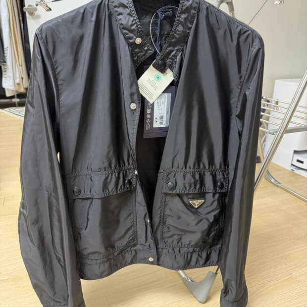 프라다 리나일론 하이넥 자켓