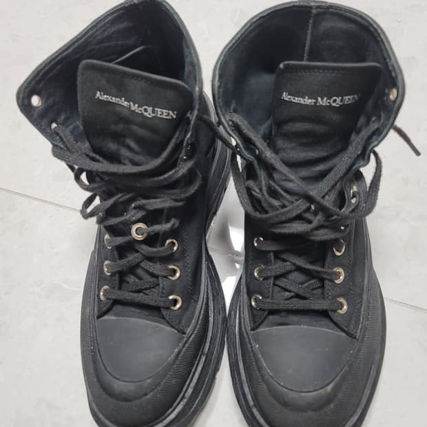 알렉산더맥퀸 트레드슬릭 하이탑 스니커즈  45표기 290