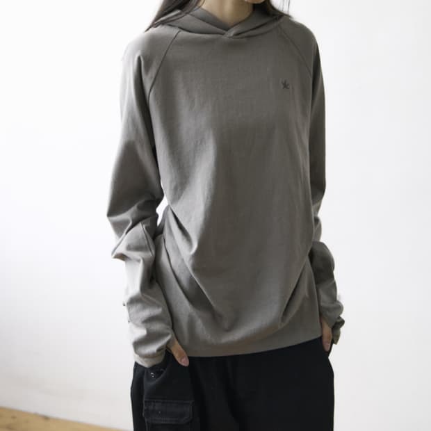 더콜디스트모먼트 후디 롱 슬리브