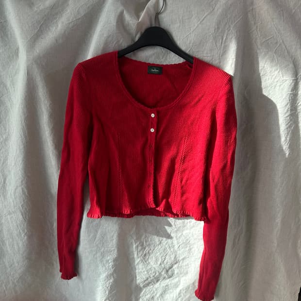 The barnet 더바넷 레드 크롭가디건