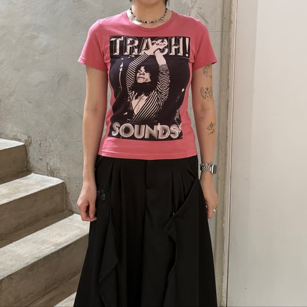 히스테릭 글래머 "TRASH! SOUNDS" 올드스쿨 펑크 그래픽 티
