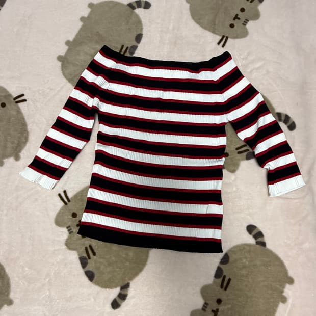 레드+블랙+화이트 스트라이프 크롭니트