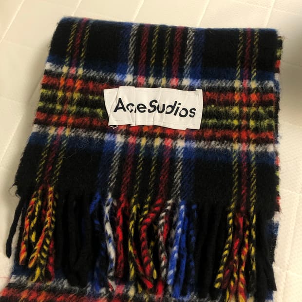 아크네스튜디오 타탄체크 머플러