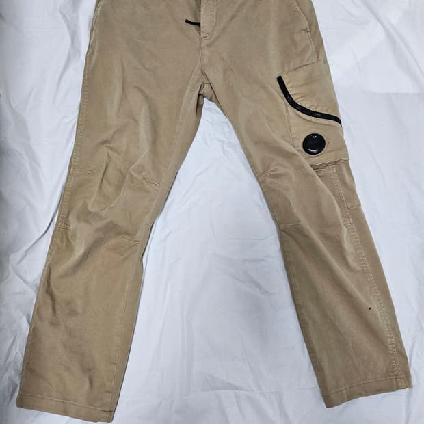C.P 컴퍼니 카고 팬츠 카멜 48