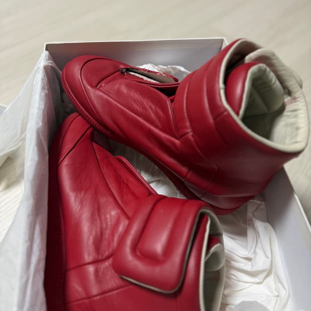 마르지엘라 퓨처 레드 [260]