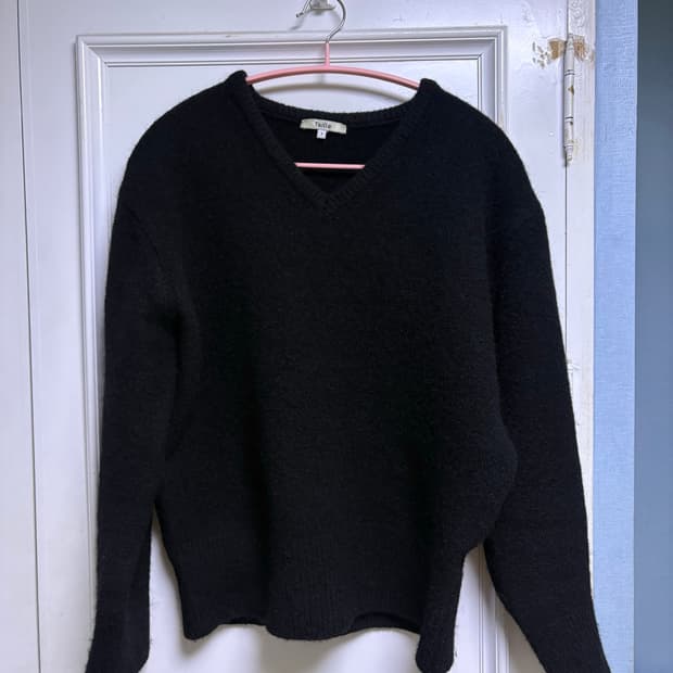 타일레 브이넥 니트 블랙 1사이즈