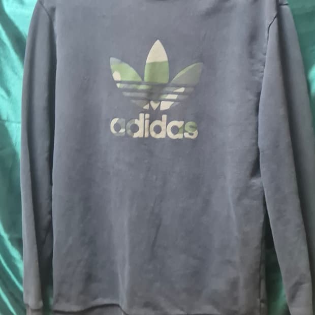 아디다스 카모로고 포인트 맨투맨