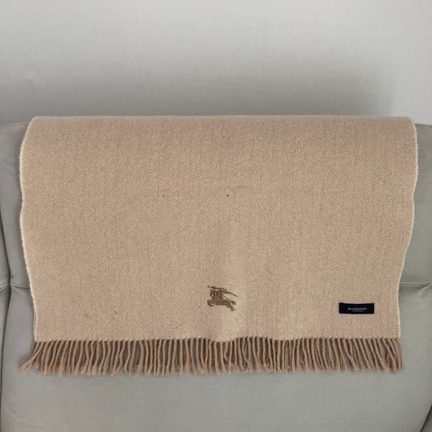 정품) 버버리 울100 숄 겸 무릎담요 베이지