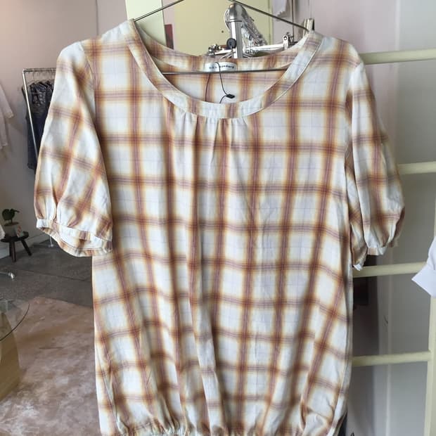 단추 블라우스