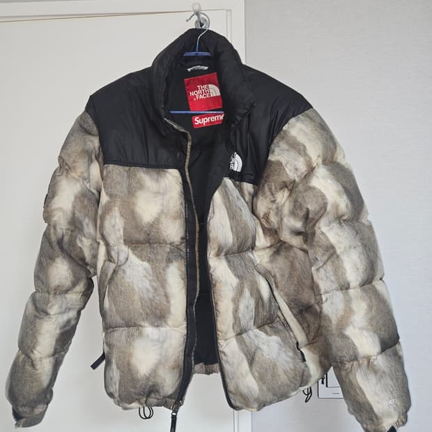 슈프림 노스페이스 퍼눕시 M사이즈팝니다