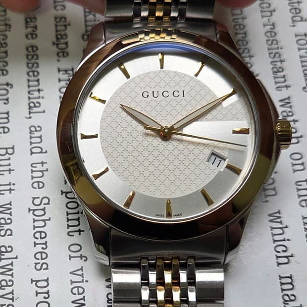 구찌 G타임리스 126.4 콤비 쿼츠 드레스워치 남성용 브레이슬릿 ver