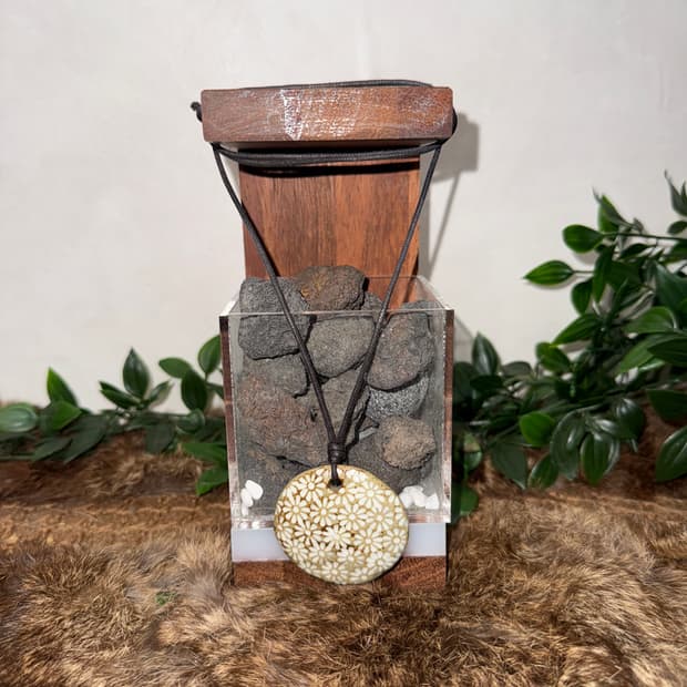 Beige brown floral ceramic necklace 