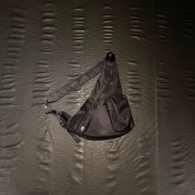 엠엠식스 메종마르지엘라 나일론 슬링백 블랙