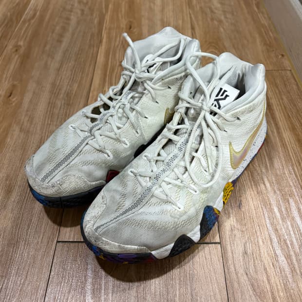 나이키 카이리 4 NCAA 홀로그램 한정판 농구화