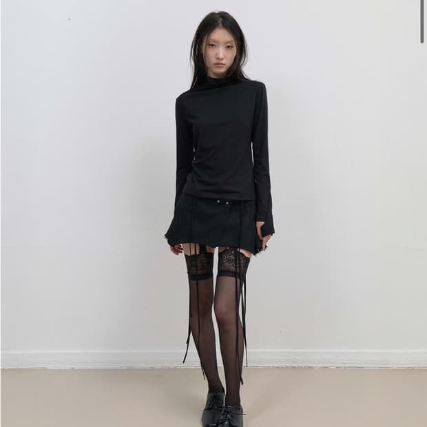 오호스  Mock Neck Tee / Black