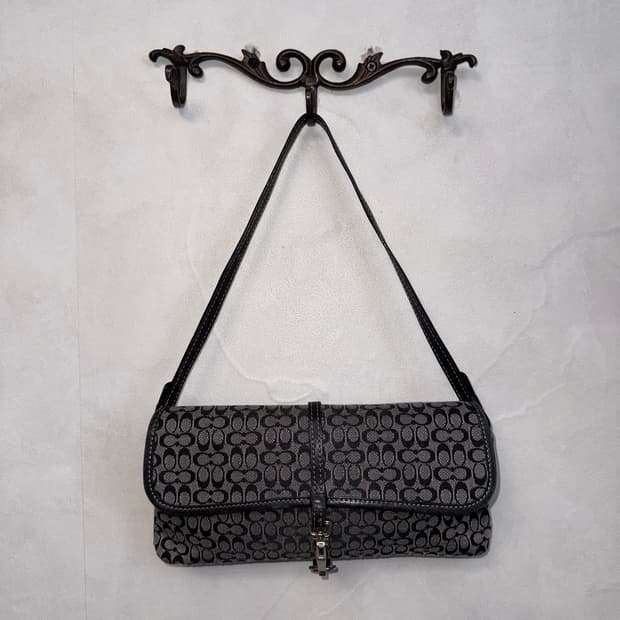 Coach black logo buckle mini 숄더백