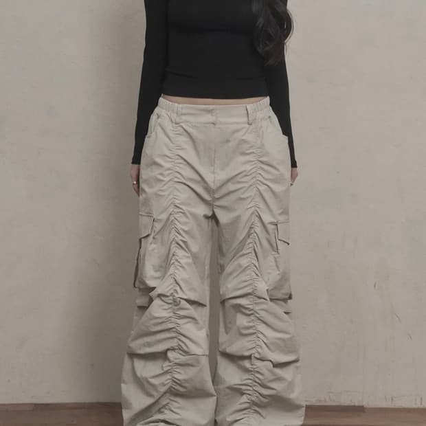 카키포인트 Shirring Parachute Pants 