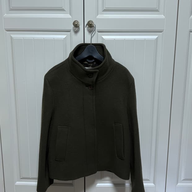 인사일런스 우먼 미니멀 쇼트 코트 BROWN