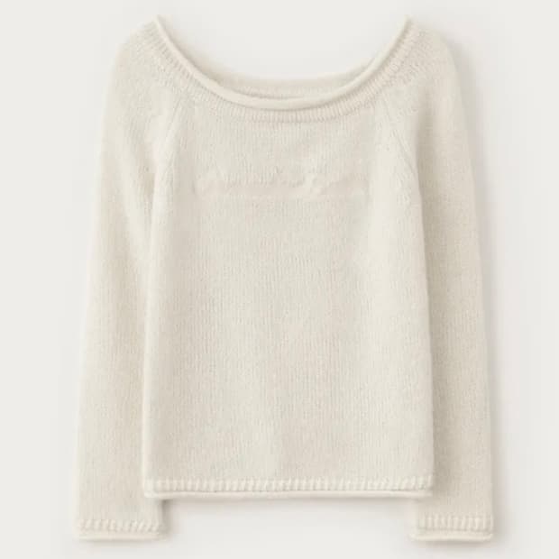 썸웨어버터 볼드 로고 알파카 보트넥 니트 아이보리