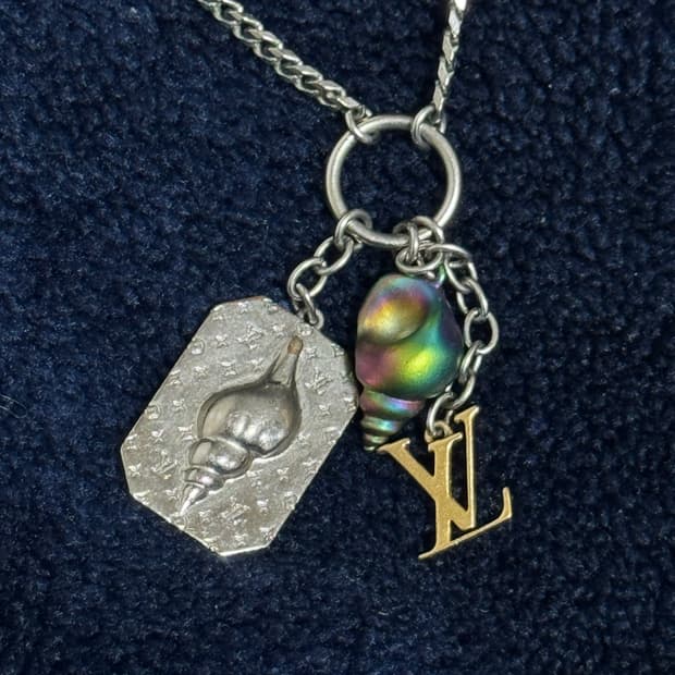 루이비통 쉘 펜던트 목걸이