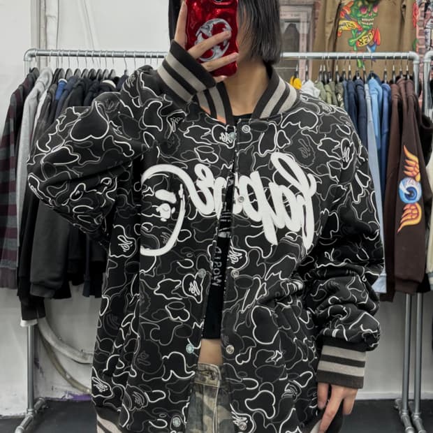 베이프 네온카모 바시티 자켓