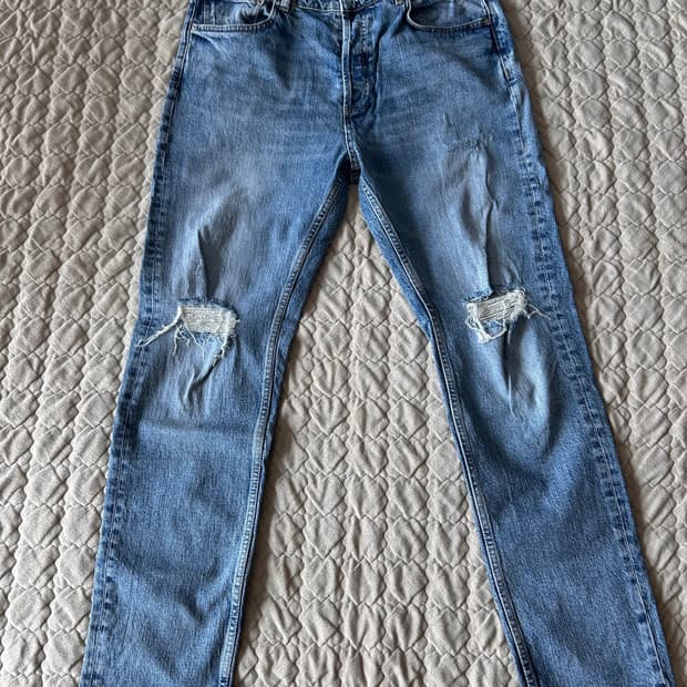 Zara damaged jean