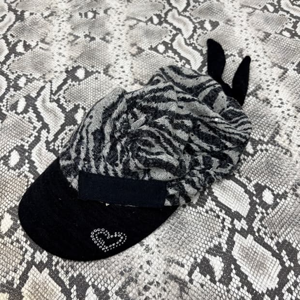 “Vintage” Zebra Pattern Cap 인스타릴스 참고