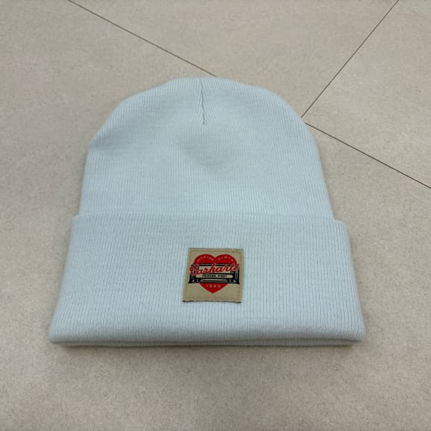 칼하트 니트 하트 패치 비니 (하늘색 / 얼리 포그 색상)