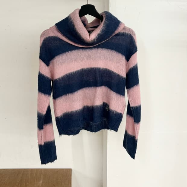 러브 모스키노 네이비 블루 스트라이프 터틀넥 니트 