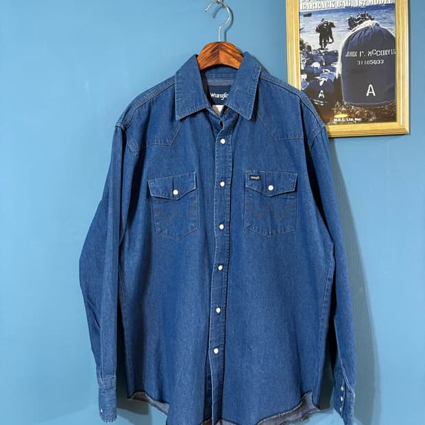 00‘s Wrangler Denim Western Shirt.