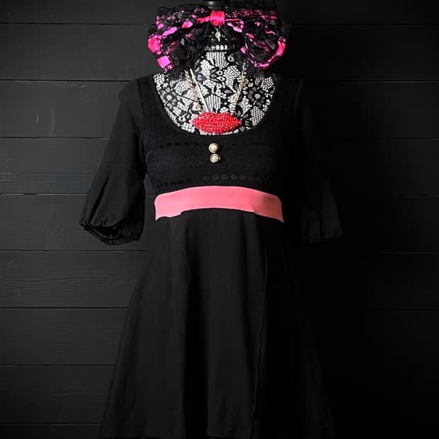 JPN 핑크 라인 갸루 버튼 금장 블랙 원피스